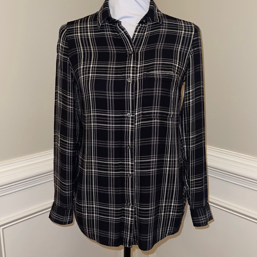 Old Navy plaid button down shirt black/white size XS